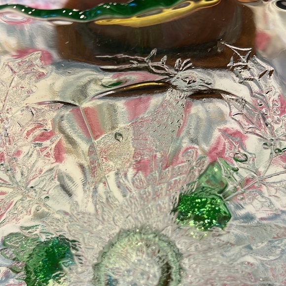 Stag & Holly Green FENTON 10" Round 3-Toed Crimped Uranium Glass Bowl - Picture 10 of 13